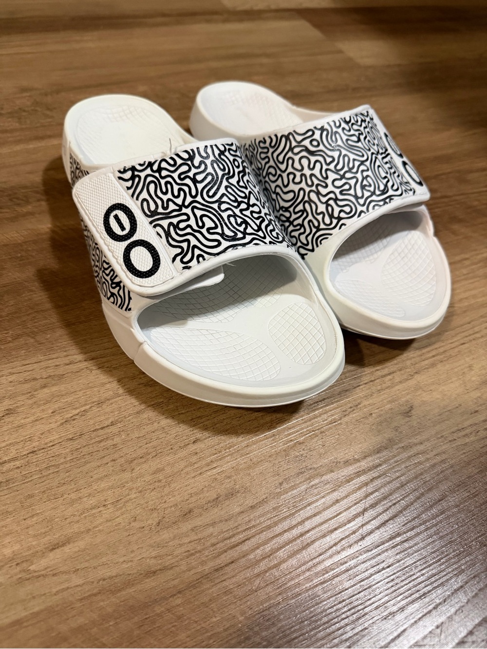 OOFOS OOahh Sport Flex Limited Slide White Labyrinth Size M8/W10 - Picture 3 of 12